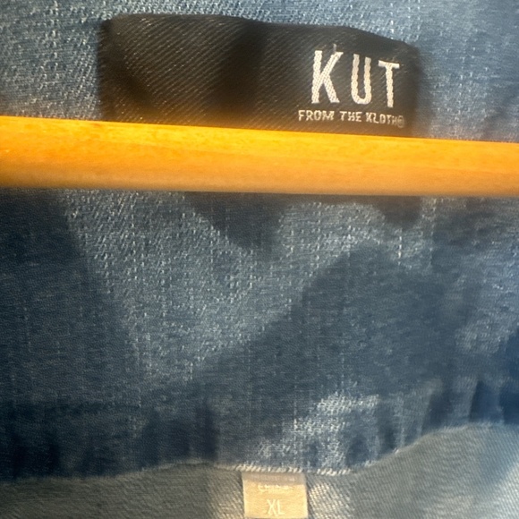 Kut From The Kloth Women's Arielle Distressed Denim Jean Jacket Size X-Large - Picture 3 of 7